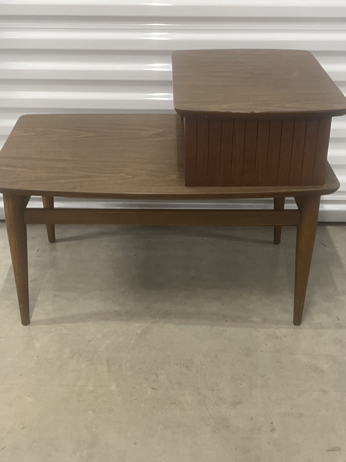 Lane Acclaim Mid Century Modern Two Tiers Side End Lamp Table One Drawer READ STYLE NO 1038•07. Used in good condition with some cosmetic, blemishes a