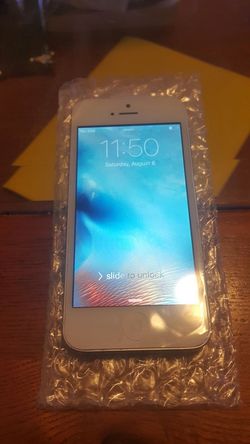 AT&T or Cricket Apple iPhone 5 16gb White Great Cond.