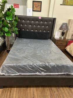 Clearance Sale Black Faux Leather Tufted Bed Frame(King Size)