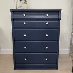 🚨🚨BEAUTIFUL NAVAL BLUE CHEST🚨🚨