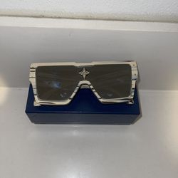 Louis Vuitton Cyclone Sunglasses In White Marble for Sale in Los