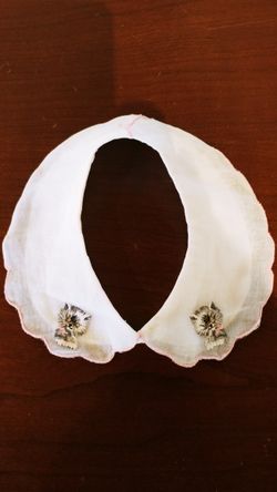 Sweet Vintage Swisscraft Embroidered Kitten Linen Child's Collar