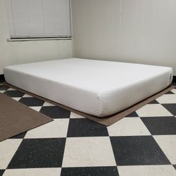 Queen size mattress - can DELIVER almost anywhere for $20 extra - gently used and in LIKE NEW condition 😍