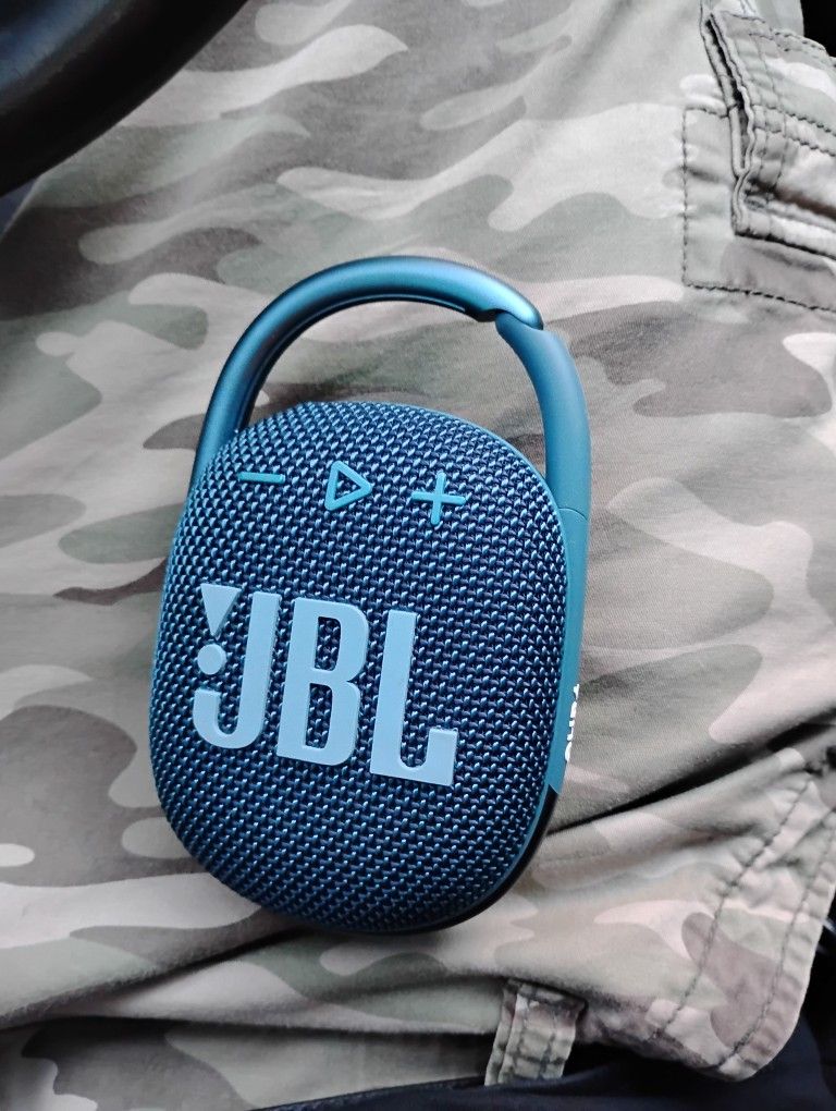 JBL Clip 4