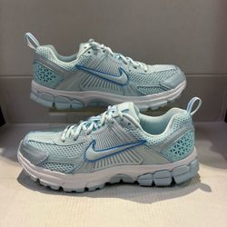 NIKE VOMERO 5 “GLACIER BLUE”