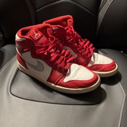Jordan 1 Mid Size 11