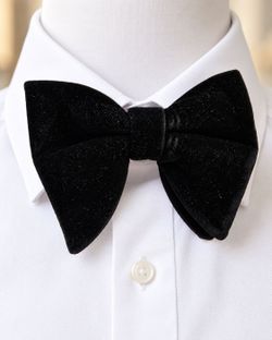 Men's Black Velvet Bow Tie – Elegant Formal Tuxedo Adjustable
