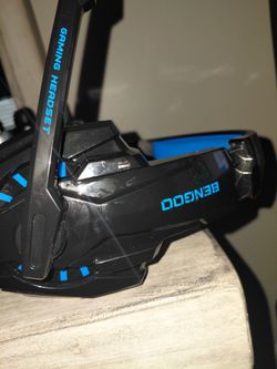 black and blue headset brand benggo