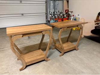 🪵 Matching Pair of Modern Curved End Tables / Side Tables – Great Condition!