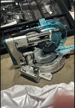 Cordless makita 12” chop saw Brand new retails $1100 stand not included