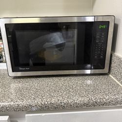 Magic Chef Microwave 1000W 