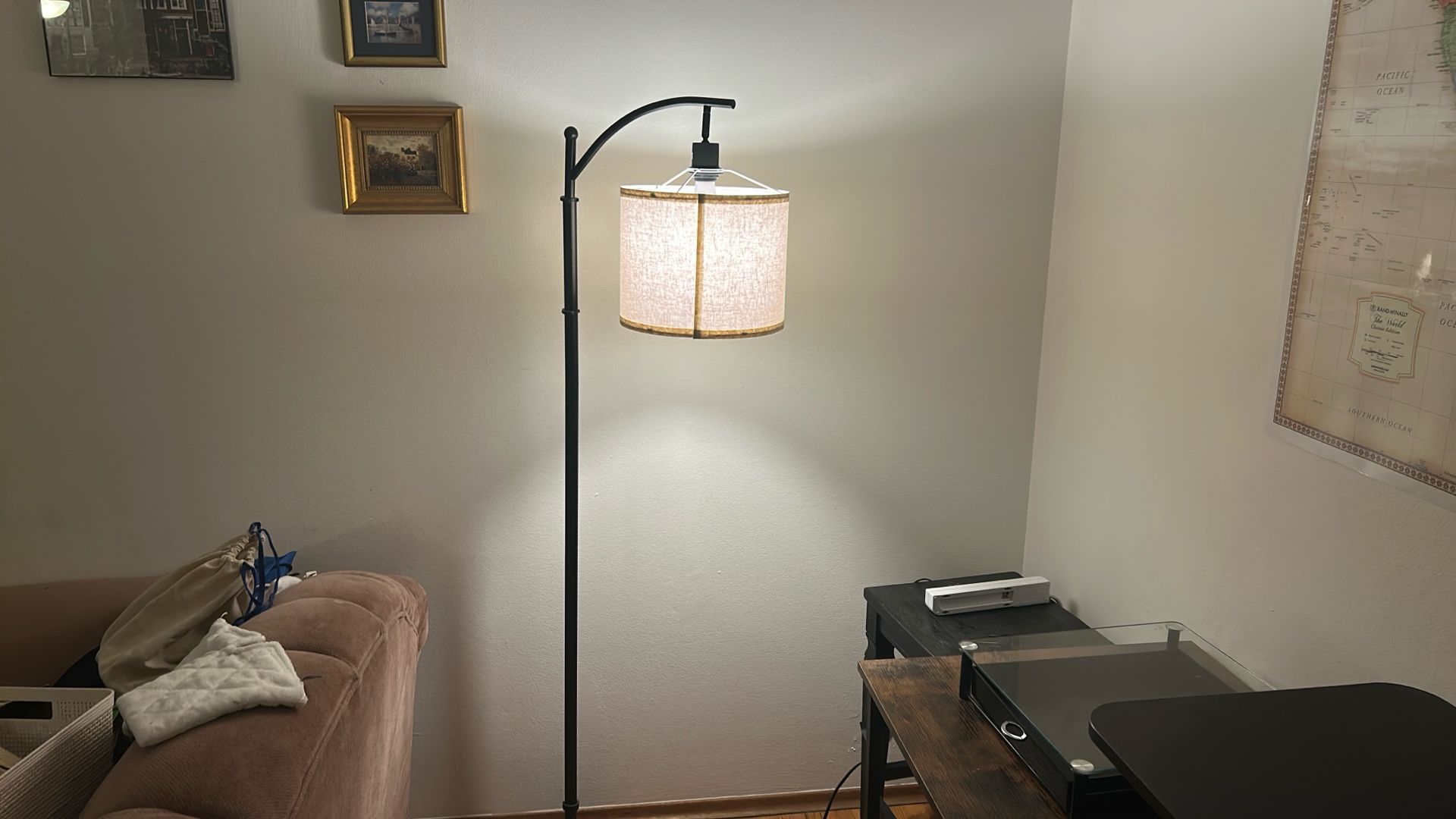 Standing lamp w/ adjustable light shades.