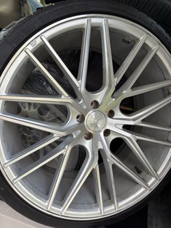 Road Force Luxury Silver Alloy Wheel with Tire