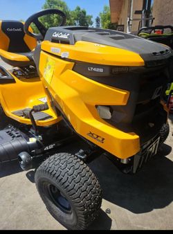 Cub Cadet XT1 LT42B Riding Lawn Mower