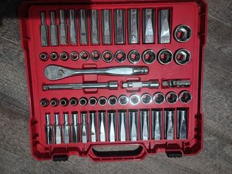 Socket ratchet tool set