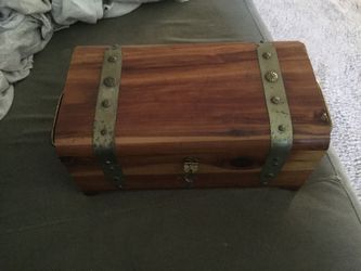 Vintage keepsakes/ jewelry box with mirror