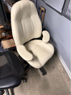 Lifeform MidBack Executive Chair RETAIL $2995