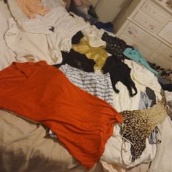 Small To Med CAPSULD WARDROBE, YOU get Costumd Jeselery Of Your Choice, 2 Pairs Of Shoes Of Your Choice,Or 2 Good Bags Of Your Choice, ALL $350