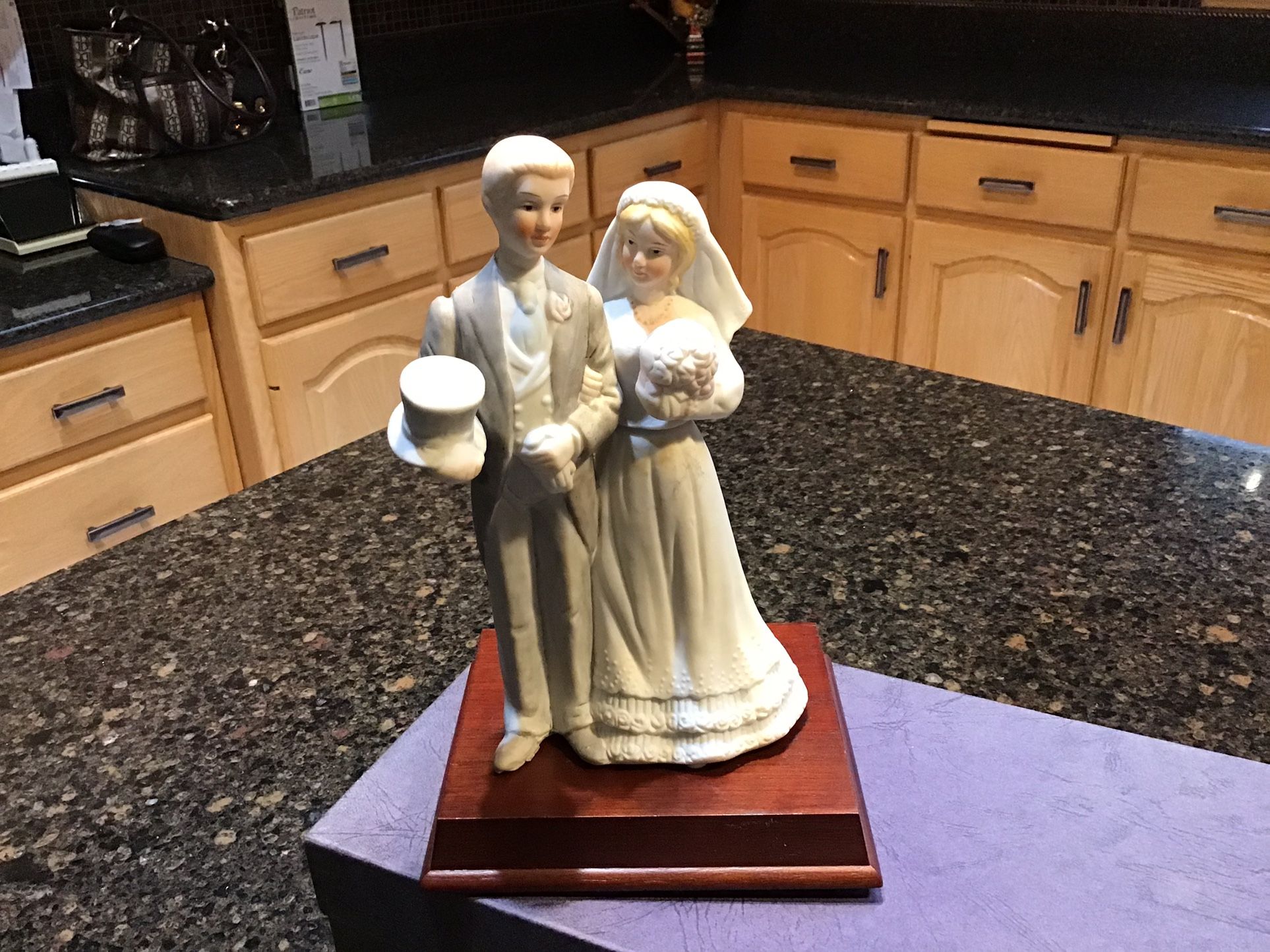 Wedding Topper Man And Women Figurine
