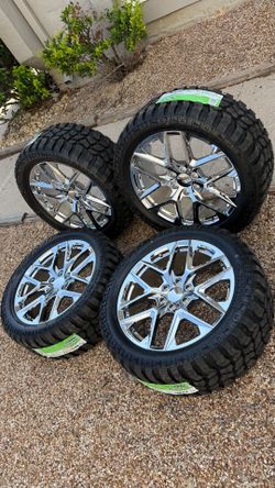 22” Chrome Snowflakes on LT33x12.50R22 MT Tires