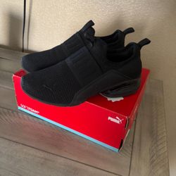 Black Pumas Size 8