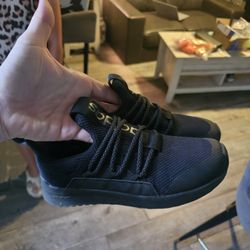 Black And Black Adidas Size 2 Kids