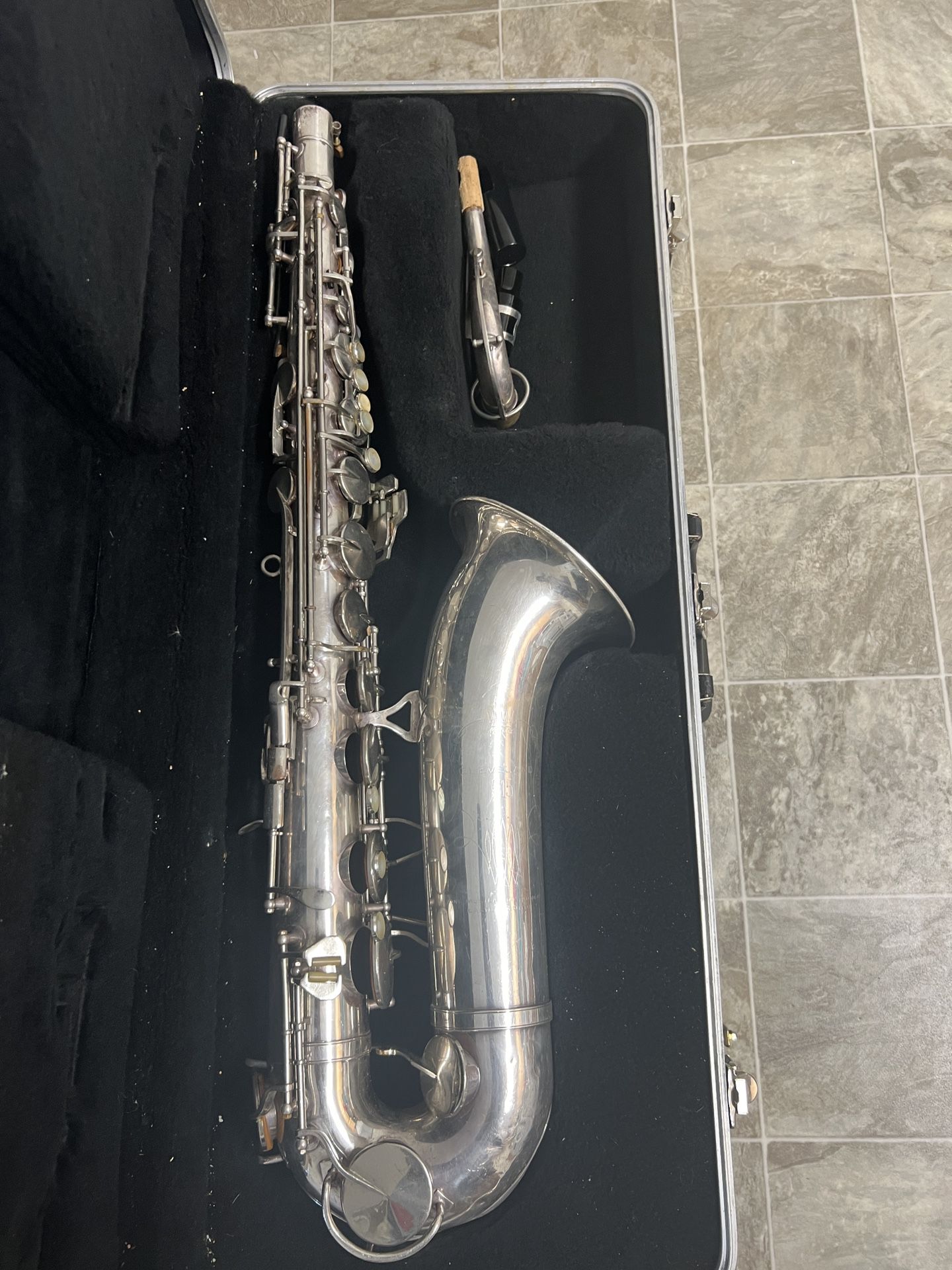 King Cleveland 615 Tenor Saxophone