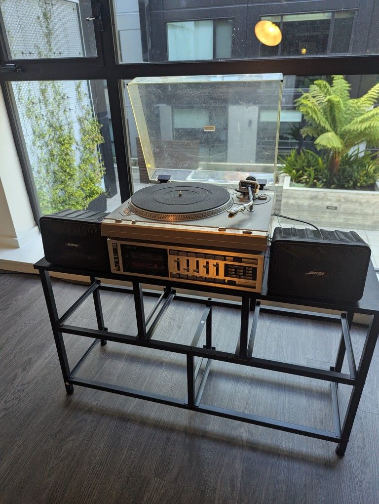Vintage Turntable, Stereo and Speakers