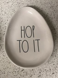 RAE DUNN HOP TO IT EGG PLATE