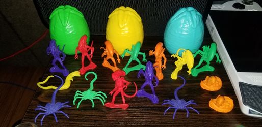 Alien Xenomorph Easter Eggs Lot Of 15 Figures And 3 Eggs!