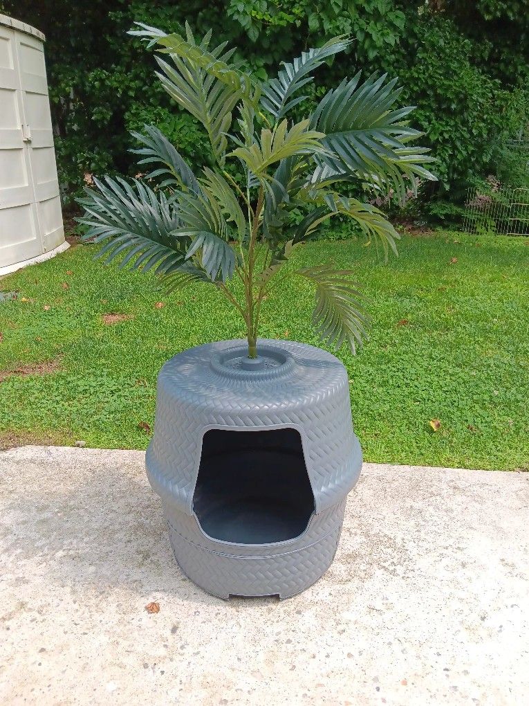 Decorative Litter Box With Plant