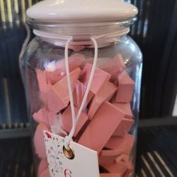 Makeup Wedges In Heart Canister
