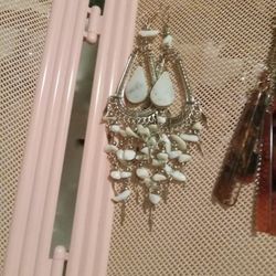 BEAUTIFUL CHANDELIER EARRINGS