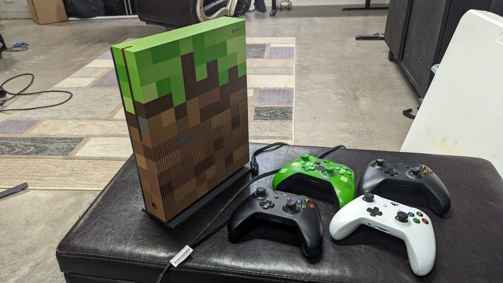Xbox One S Minecraft Edition