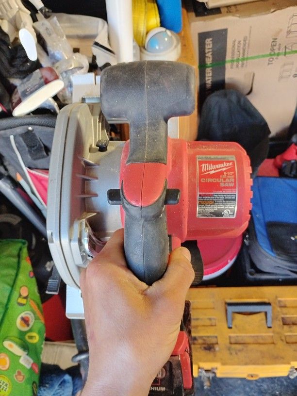 Milwaukee Circular Saw 