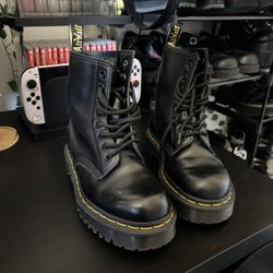 Black Doc Martens Boots – Size 5 Men / 6.5 Women – Classic Leather