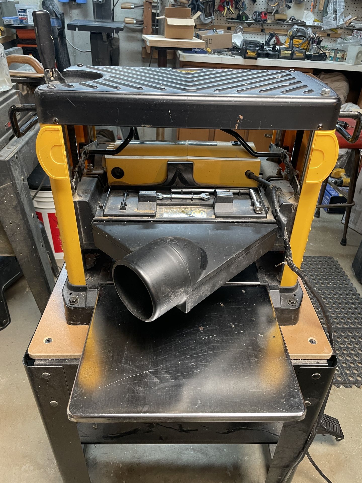 Dewalt DW733 12.5” Thickness Planer for Sale in Naperville, IL OfferUp