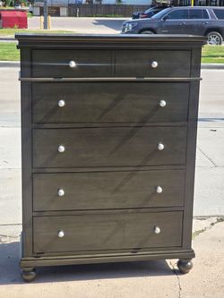DRESSER