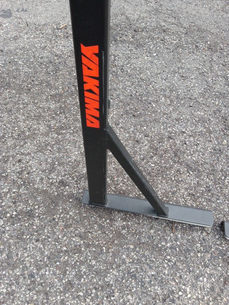 YAKIMA OUTDOORSMAN 300 TRUCK RACKS