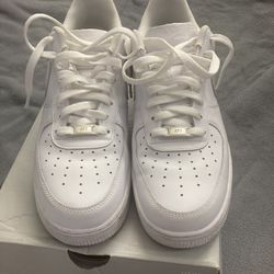 WHITE UPTOWNS SIZE 10,5