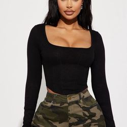 Wholesale Fashion Nova Women’s Tops – 700 Pcs – XS to 3XL – Brand New