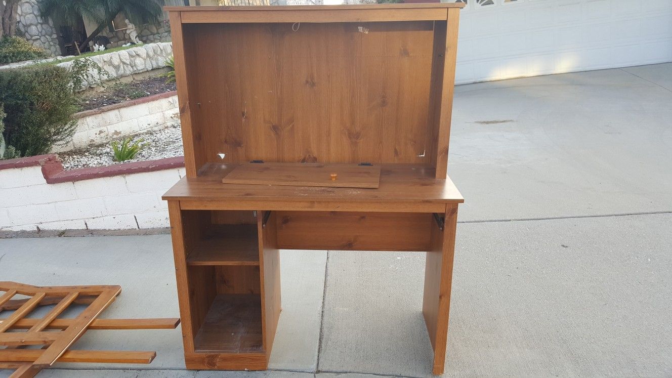 FREE DESK