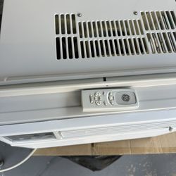 GE Electric Air Conditioner With Control Remote 