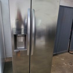 REFRIGERATOR GE STAINLESS STEEL SBS 