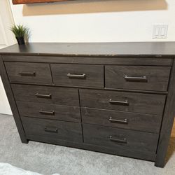 Dresser With Mirror 