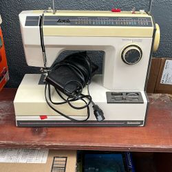 Sewing Machine - Works Great! 