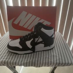 Nike Dunks Hi Top Pandas  