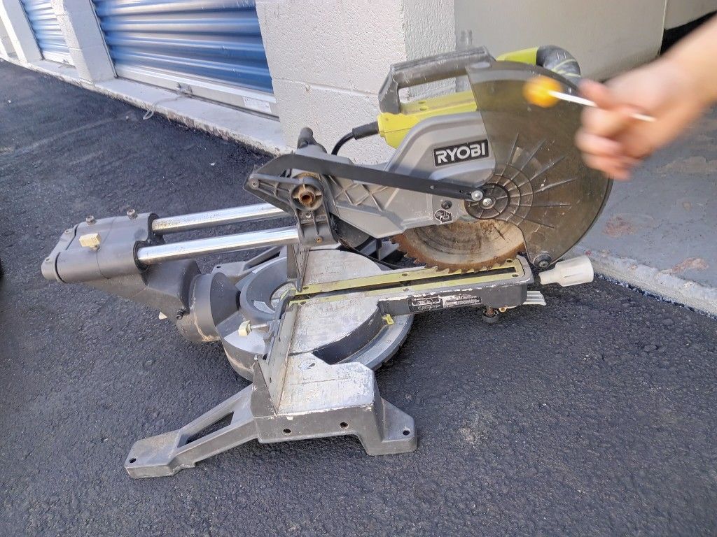 RYOBI SAW