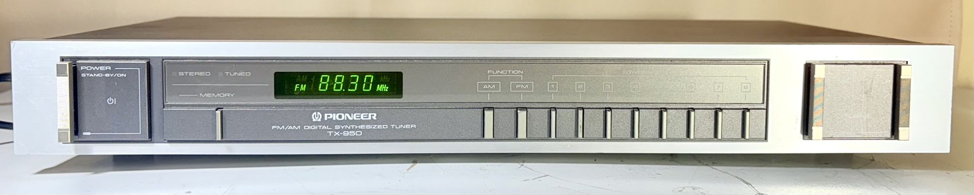 Vintage Silver Pioneer AM FM Tuner  Digital Stereo Synthesizer Model TX-950  Japan