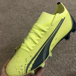 BRAND NEW PUMA SOCCER CLEATS FG